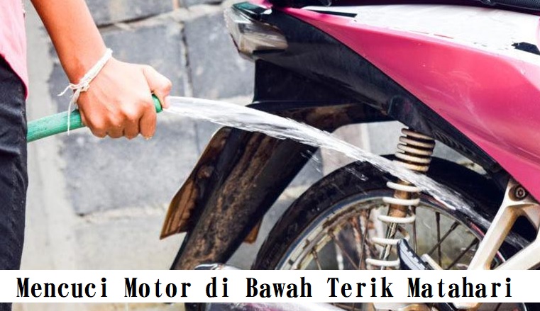 Mencuci Motor di Bawah Terik Matahari